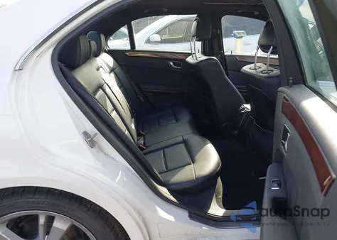 2013 Mercedes-Benz E 350 z USA, uszkodzony, nr VIN WDDHF5KB8DA717586